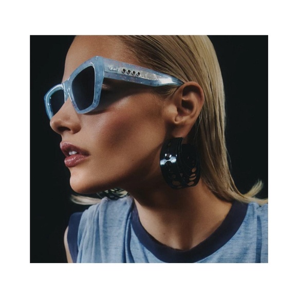 QUAY No Apologies Arctic Tortoise Square Sunglasses — Blue Tortoise Shell - Picture 13 of 17